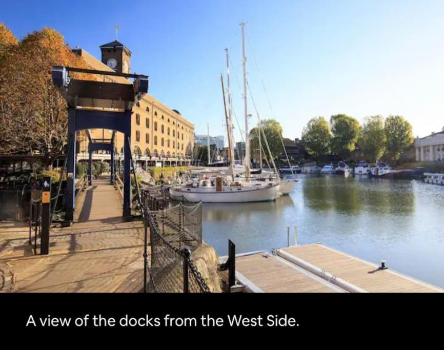 Hotel Historic Dutch Barge, Idyllic Location à Londres Extérieur photo